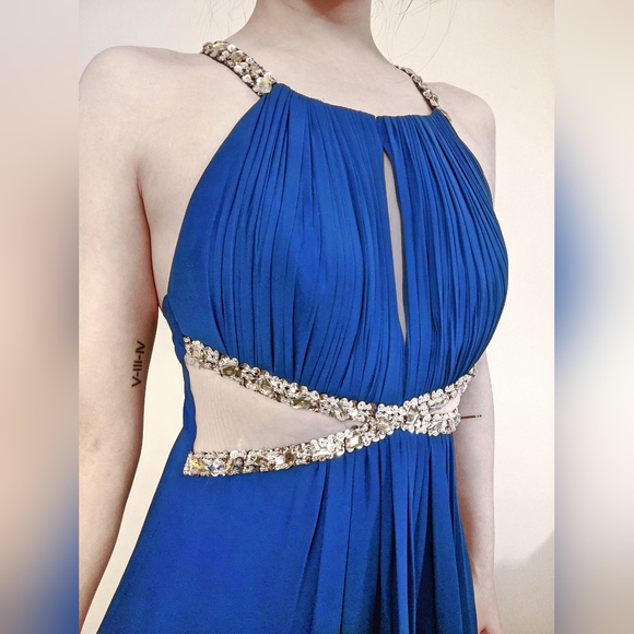Beautiful blue gown | size: 4 - Picture 3 of 5